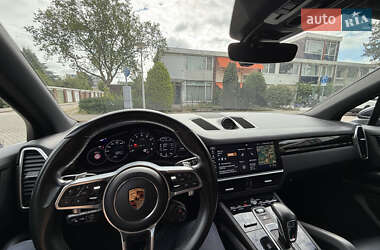 Внедорожник / Кроссовер Porsche Cayenne 2018 в 