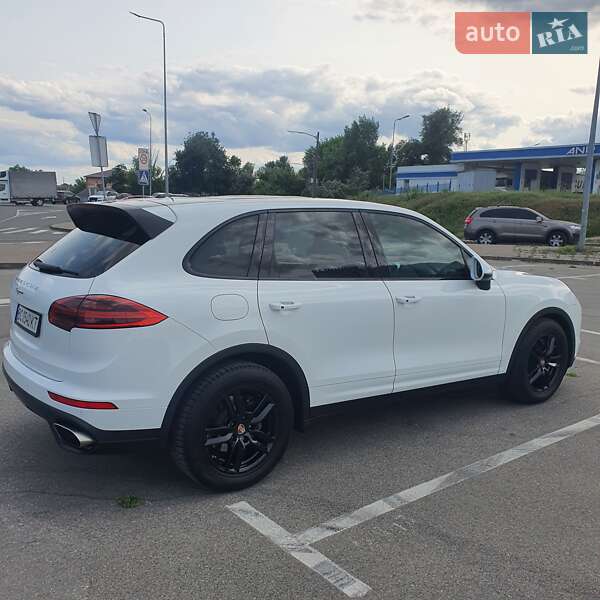 Позашляховик / Кросовер Porsche Cayenne 2016 в Києві