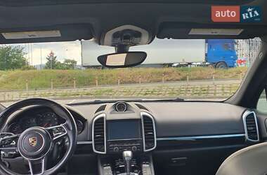 Внедорожник / Кроссовер Porsche Cayenne 2016 в 