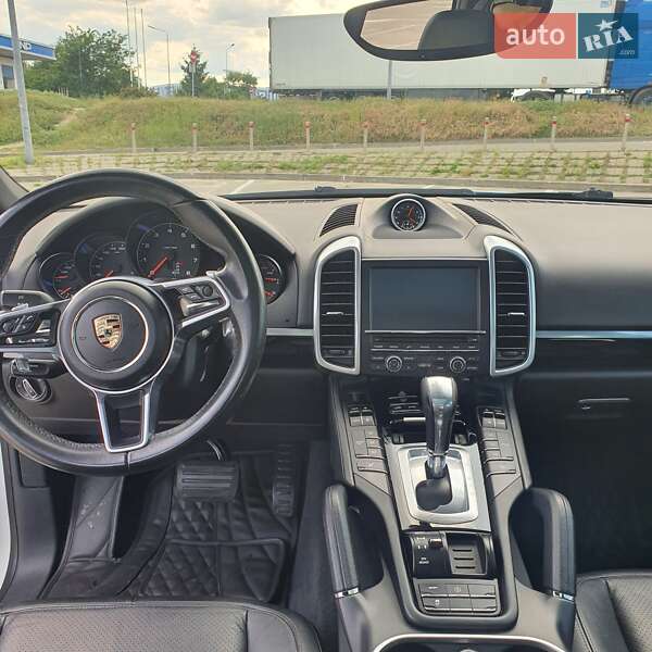 Позашляховик / Кросовер Porsche Cayenne 2016 в Києві