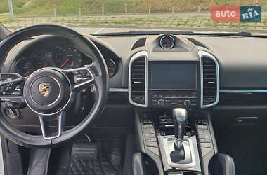 Внедорожник / Кроссовер Porsche Cayenne 2016 в 