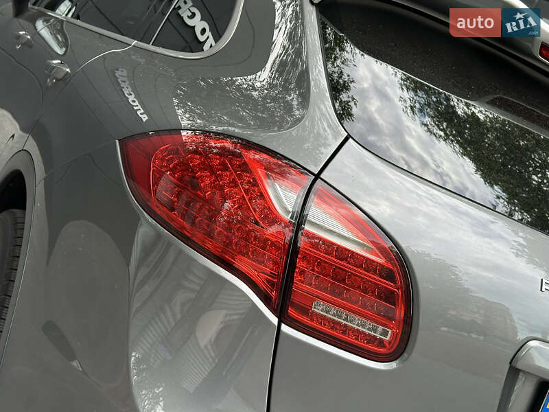 Внедорожник / Кроссовер Porsche Cayenne 2014 в Одессе