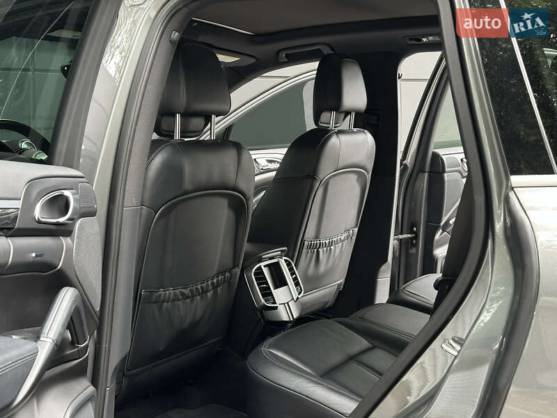 Внедорожник / Кроссовер Porsche Cayenne 2014 в Одессе