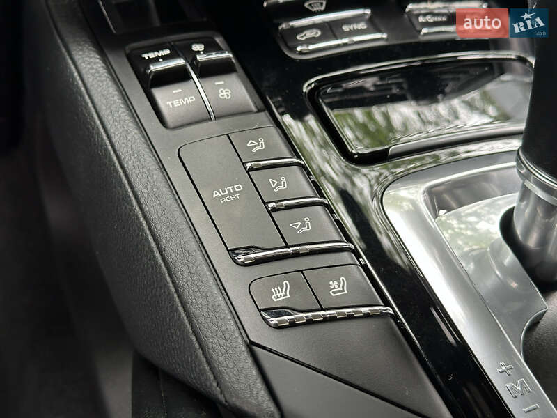 Внедорожник / Кроссовер Porsche Cayenne 2014 в Одессе