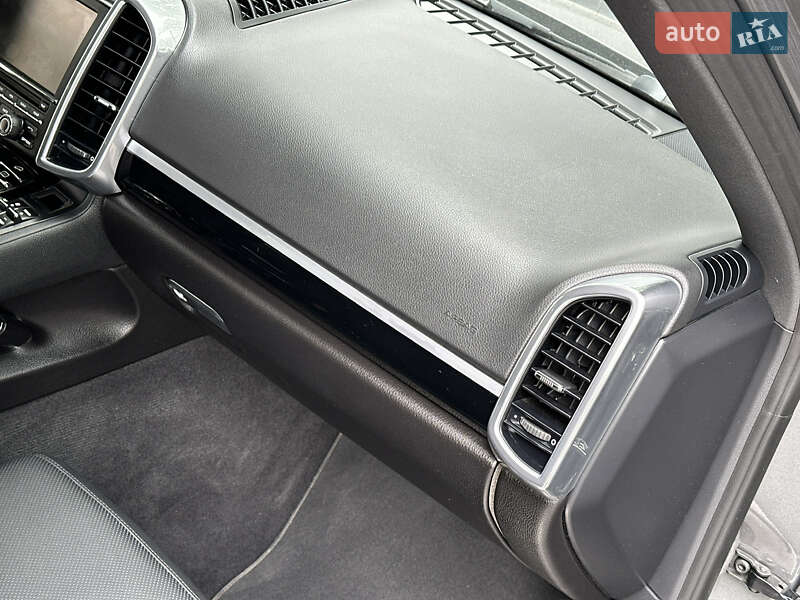Внедорожник / Кроссовер Porsche Cayenne 2014 в Одессе