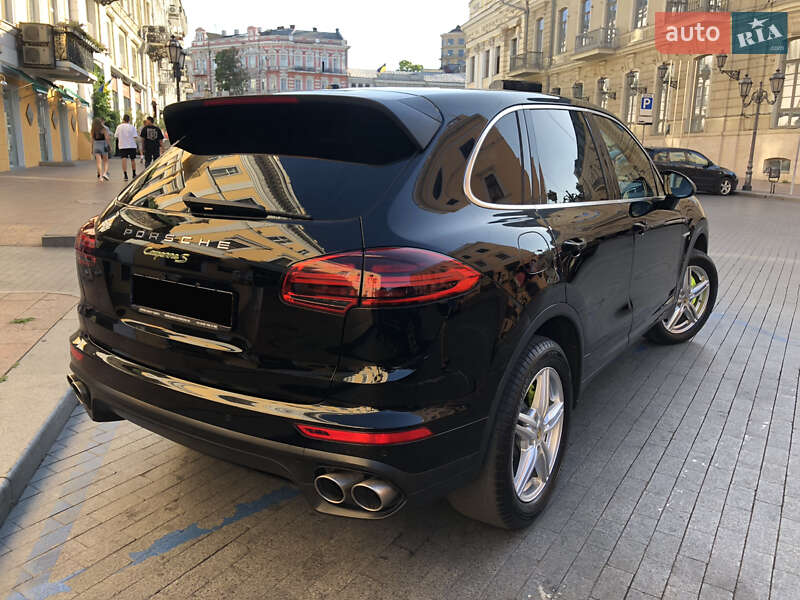 Позашляховик / Кросовер Porsche Cayenne 2015 в Одесі