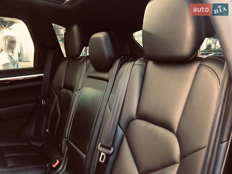 Позашляховик / Кросовер Porsche Cayenne 2015 в Одесі
