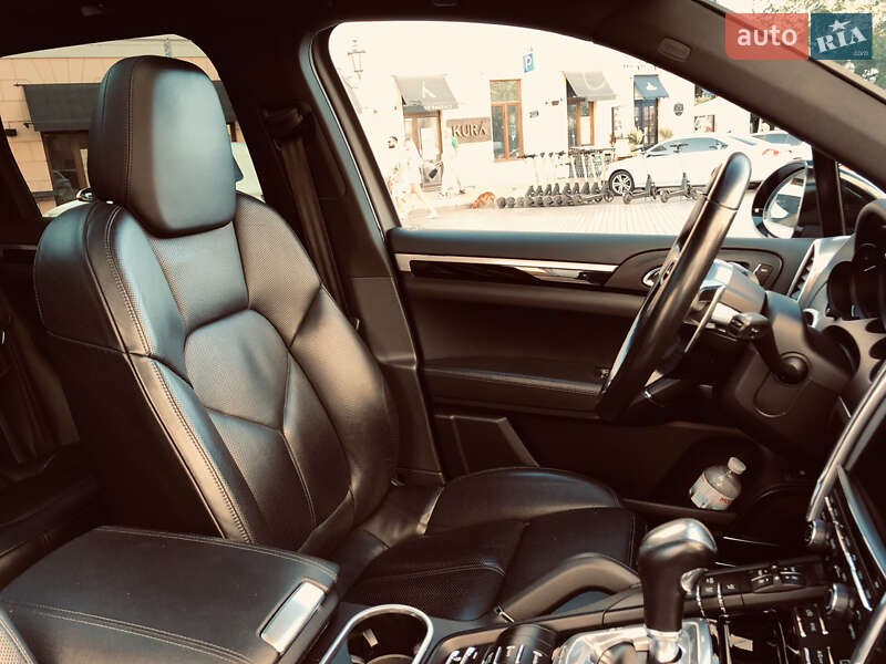 Позашляховик / Кросовер Porsche Cayenne 2015 в Одесі