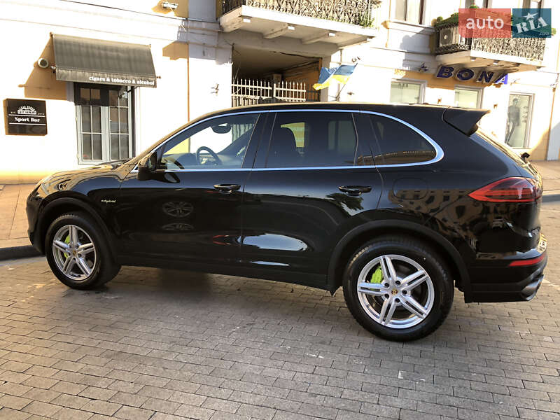 Позашляховик / Кросовер Porsche Cayenne 2015 в Одесі