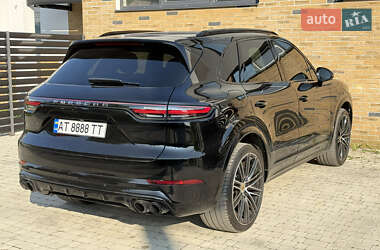 Внедорожник / Кроссовер Porsche Cayenne 2021 в 