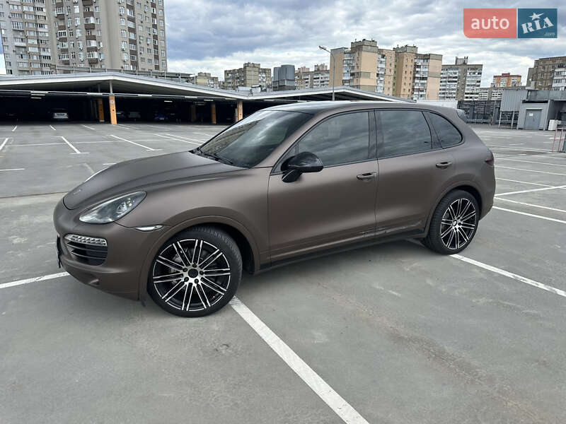 Внедорожник / Кроссовер Porsche Cayenne 2010 в Киеве
