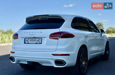 Внедорожник / Кроссовер Porsche Cayenne 2015 в 