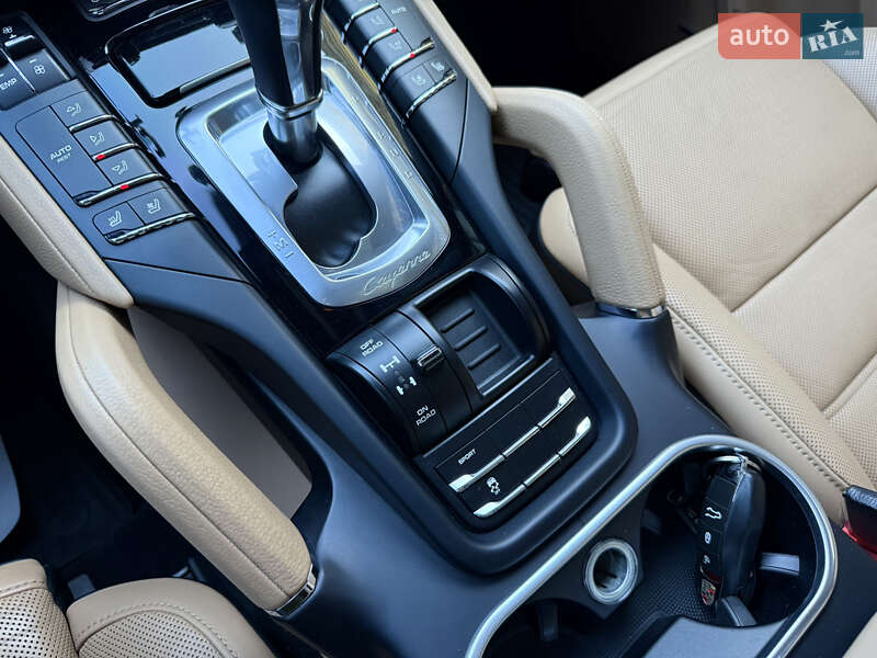 Внедорожник / Кроссовер Porsche Cayenne 2015 в Тернополе