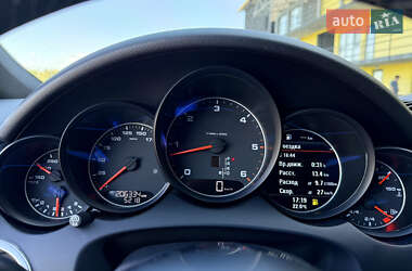 Внедорожник / Кроссовер Porsche Cayenne 2015 в 