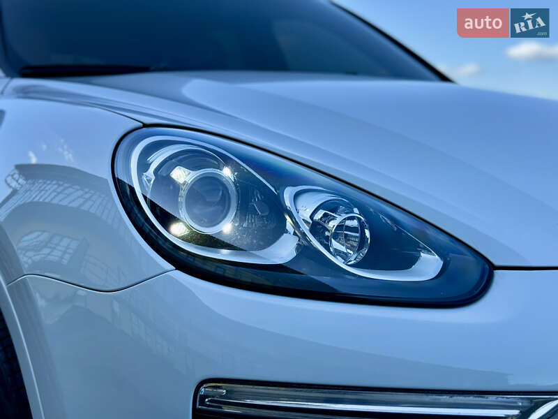 Внедорожник / Кроссовер Porsche Cayenne 2015 в Тернополе
