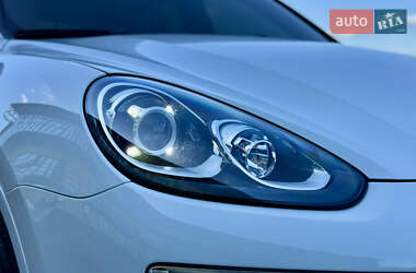 Внедорожник / Кроссовер Porsche Cayenne 2015 в 