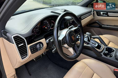 Внедорожник / Кроссовер Porsche Cayenne 2018 в 
