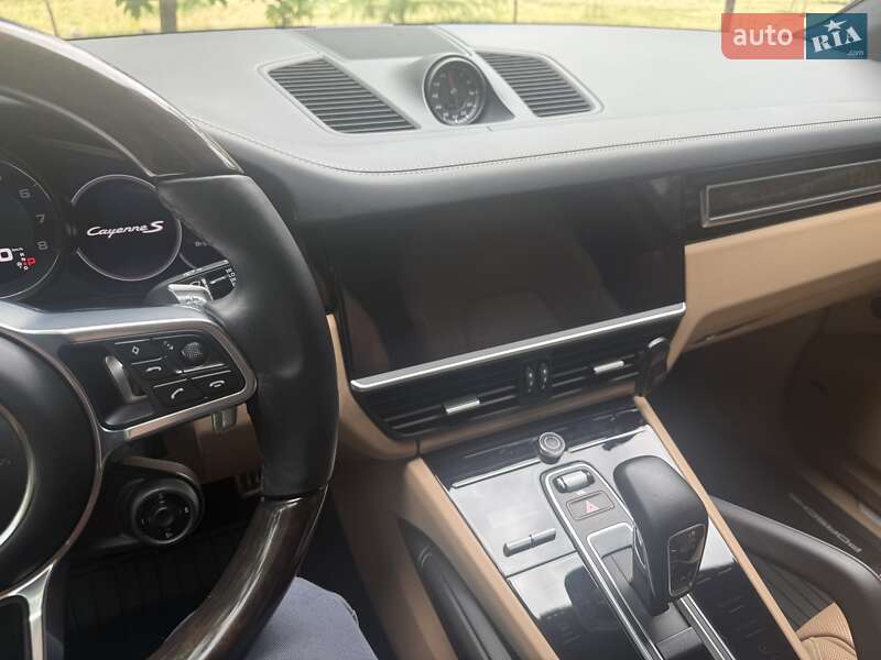 Внедорожник / Кроссовер Porsche Cayenne 2018 в Запорожье