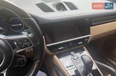 Позашляховик / Кросовер Porsche Cayenne 2018 в 
