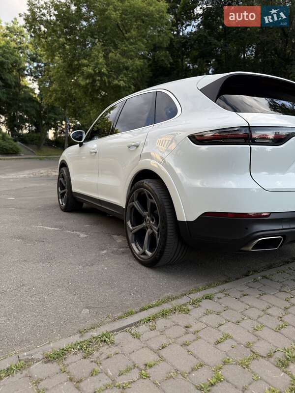 Внедорожник / Кроссовер Porsche Cayenne 2020 в Киеве