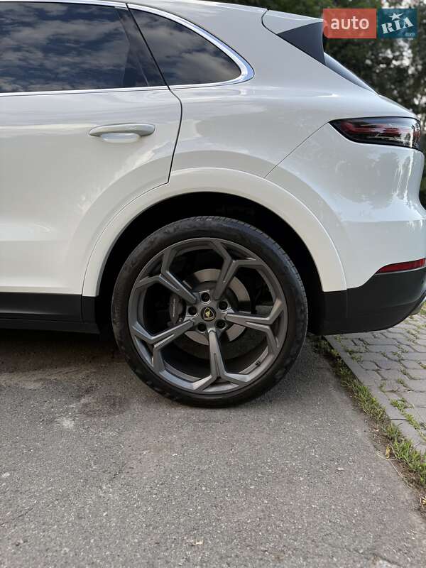 Внедорожник / Кроссовер Porsche Cayenne 2020 в Киеве