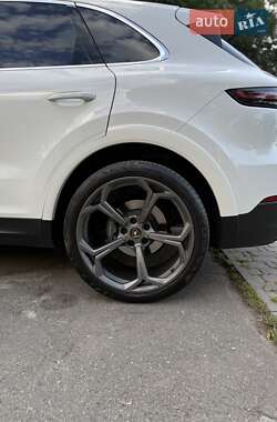 Внедорожник / Кроссовер Porsche Cayenne 2020 в 