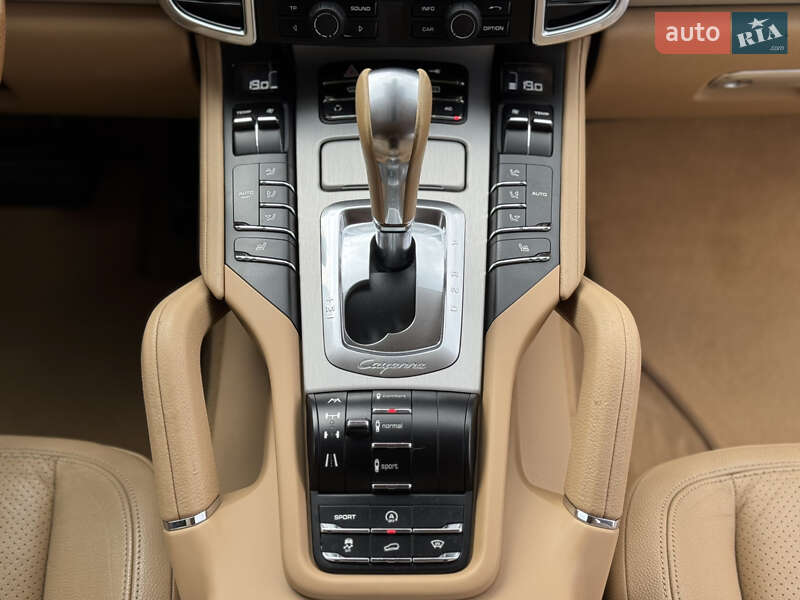 Позашляховик / Кросовер Porsche Cayenne 2010 в Києві