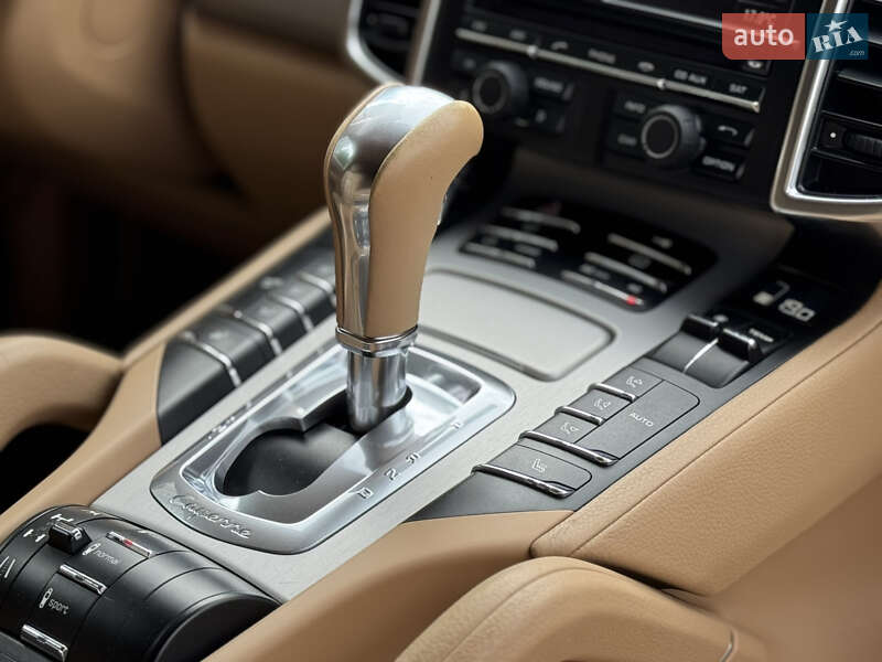Позашляховик / Кросовер Porsche Cayenne 2010 в Києві
