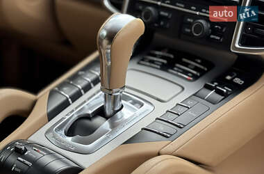 Внедорожник / Кроссовер Porsche Cayenne 2010 в 