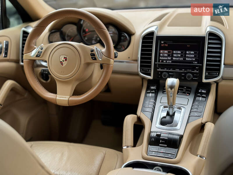 Позашляховик / Кросовер Porsche Cayenne 2010 в Києві