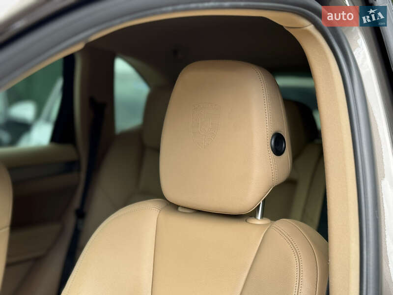 Позашляховик / Кросовер Porsche Cayenne 2010 в Києві