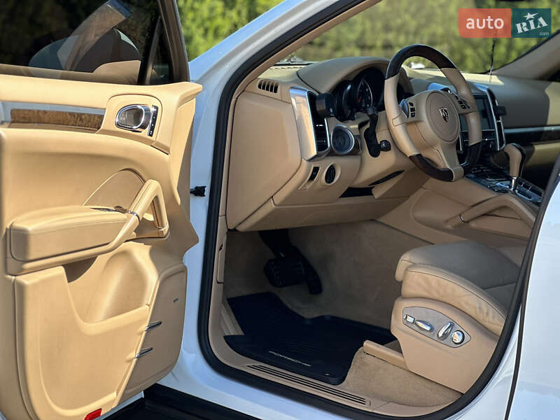 Внедорожник / Кроссовер Porsche Cayenne 2012 в Львове