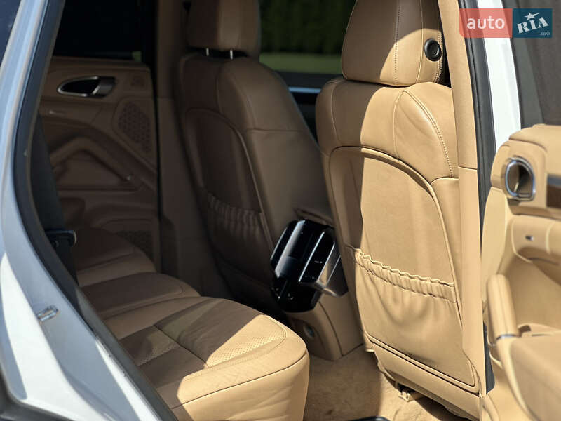 Внедорожник / Кроссовер Porsche Cayenne 2012 в Львове