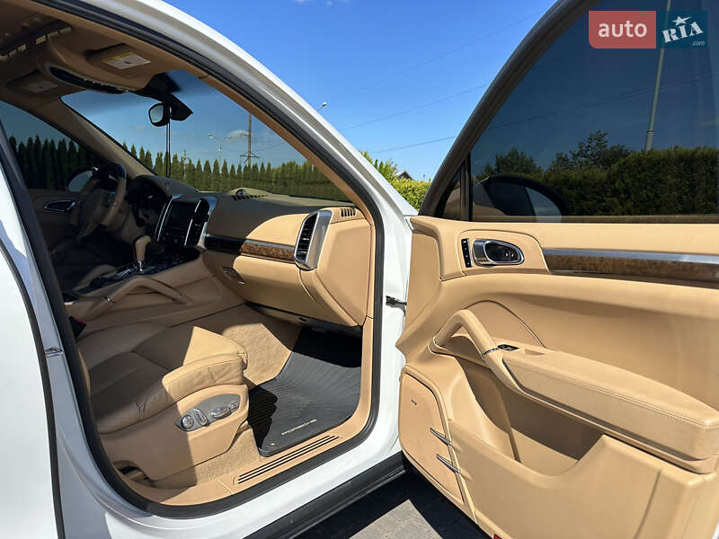 Внедорожник / Кроссовер Porsche Cayenne 2012 в Львове