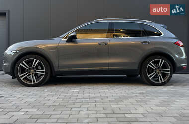 Внедорожник / Кроссовер Porsche Cayenne 2011 в 
