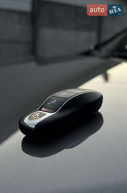 Внедорожник / Кроссовер Porsche Cayenne 2011 в 