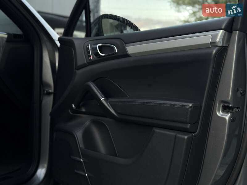 Внедорожник / Кроссовер Porsche Cayenne 2011 в Остроге фото 44 Внедорожник / Кроссовер Porsche Cayenne 2011 в Остроге