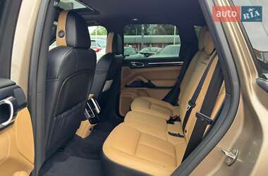 Внедорожник / Кроссовер Porsche Cayenne 2015 в 