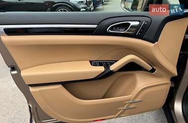 Внедорожник / Кроссовер Porsche Cayenne 2015 в 
