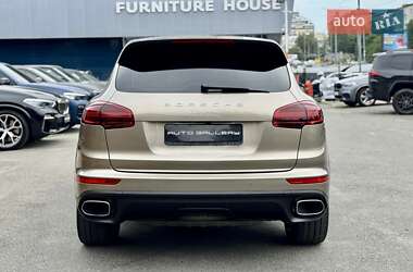 Внедорожник / Кроссовер Porsche Cayenne 2015 в 