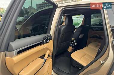 Внедорожник / Кроссовер Porsche Cayenne 2015 в 