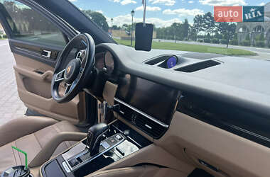 Позашляховик / Кросовер Porsche Cayenne 2018 в 