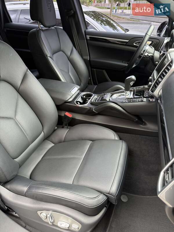Внедорожник / Кроссовер Porsche Cayenne 2015 в Днепре