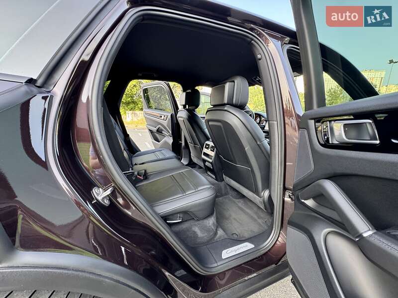 Внедорожник / Кроссовер Porsche Cayenne 2018 в Киеве