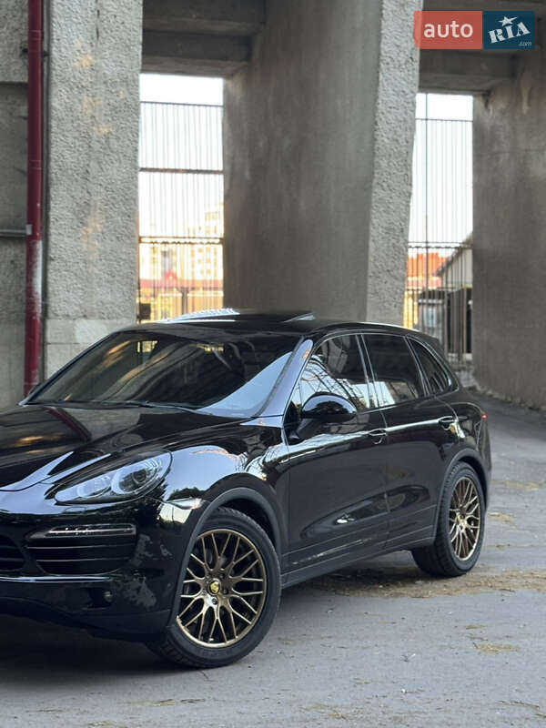 Позашляховик / Кросовер Porsche Cayenne 2011 в Тернополі