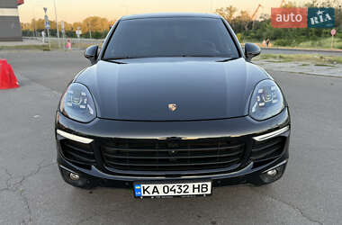 Внедорожник / Кроссовер Porsche Cayenne 2016 в 