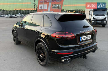Внедорожник / Кроссовер Porsche Cayenne 2016 в 