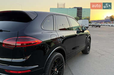 Внедорожник / Кроссовер Porsche Cayenne 2016 в 