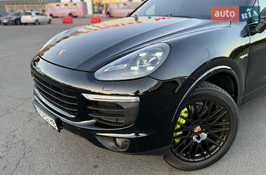 Внедорожник / Кроссовер Porsche Cayenne 2016 в 