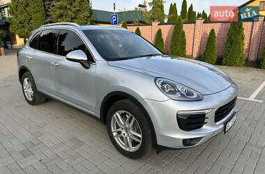 Внедорожник / Кроссовер Porsche Cayenne 2015 в 